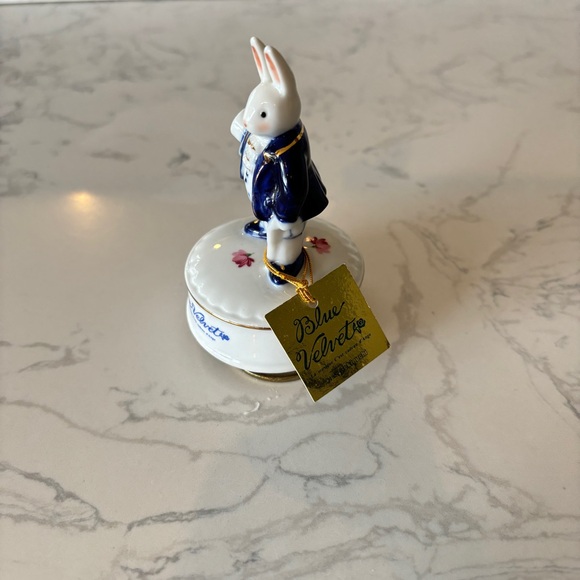 Sekiguchi Blue Velvet Bunny Music Box, made in Japan, papa rabbit - Picture 4 of 8